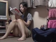 島國少女正在享受著手淫的時間